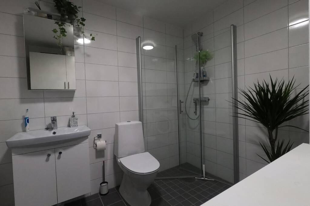 Homestay - Private Room In An Apartment Göteborg Exterior foto