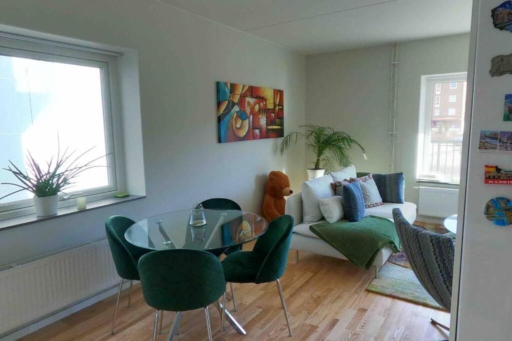 Homestay - Private Room In An Apartment Göteborg Exterior foto